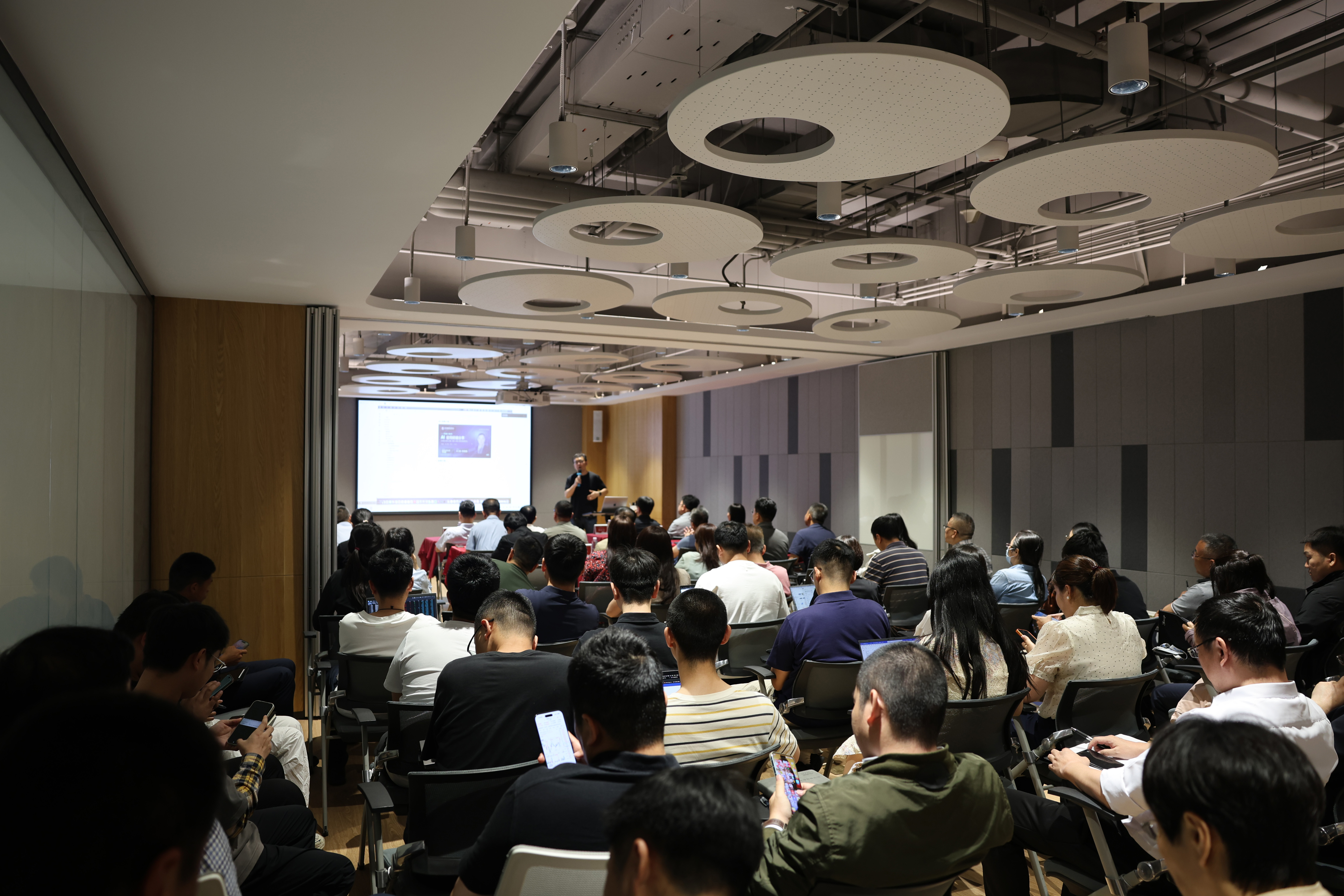 紧跟大数据时代浪潮，赋能生活数字化发展——中矿资源集团开展AI专场分享活动