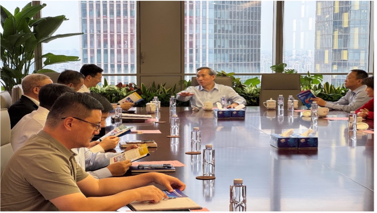 中国国际贸易促进委员会任鸿斌会长一行到访中矿资源集团
